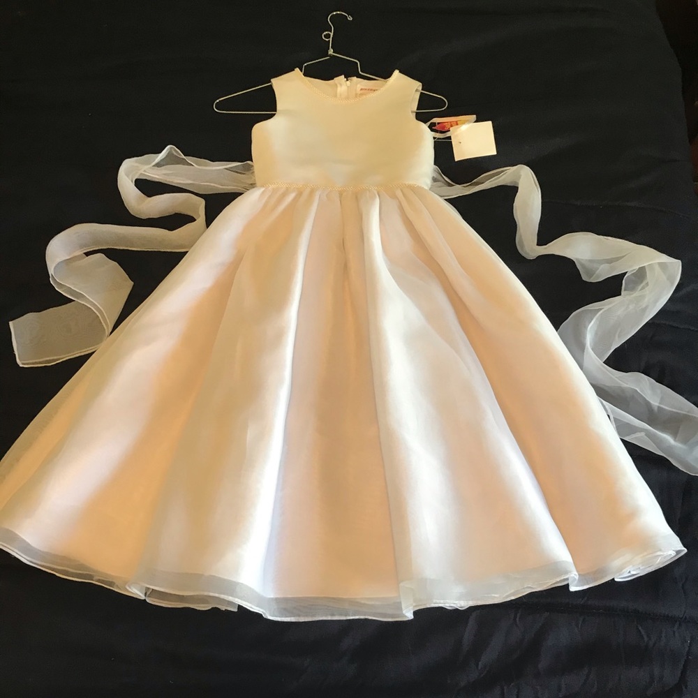 NWT Girls Formal White Dress Size 6 By Rosebuds